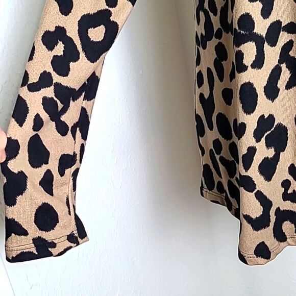 Heimish U.S.A. Leopard Print Top with Criss-Cross Neckline, Size Small - Picture 4 of 8